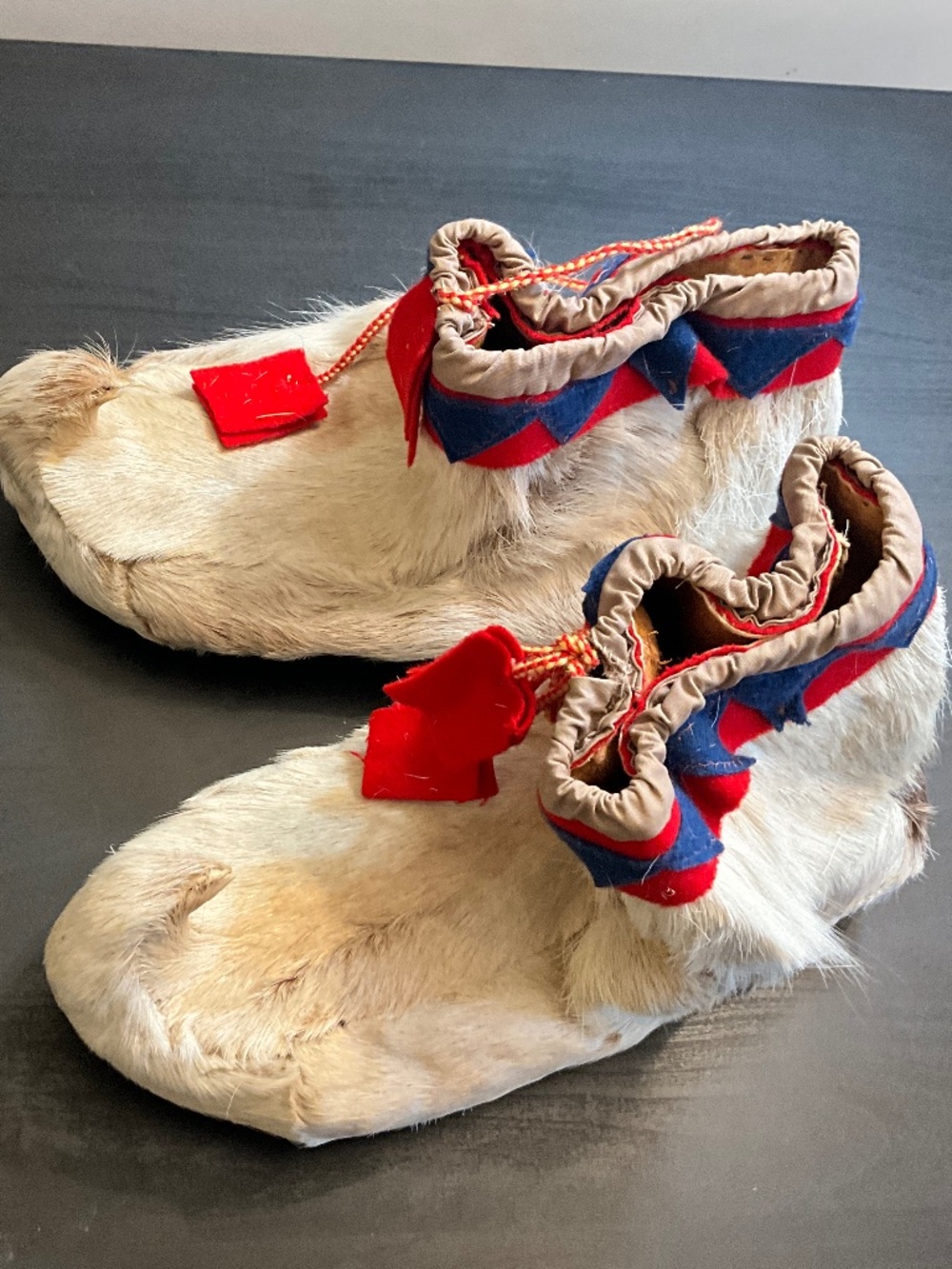 Antique Eskimo Inuit Caribou Hide & Trade Cloth Moccasins/ boots /11.5